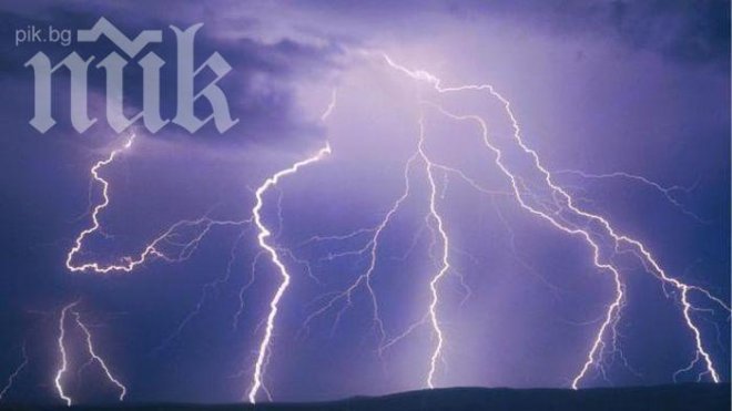 Баба загина, майка и дете пострадаха при гръмотевица