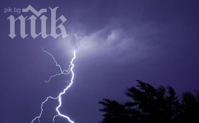 Мълния изпепели къща  в Севлиевско

