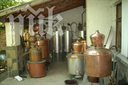 Варненската полиция конфискува два казана за ракия