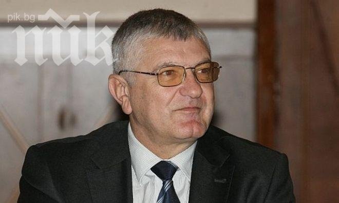 Петър Кънев: Премиерът трябва да говори бавно и спокойно, като Орешарски