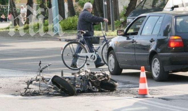 Мотор пламна върху покрива на кола в Пловдив