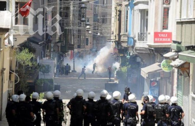 Хиляди протестиращи нахлуха на площад Таксим в Истанбул