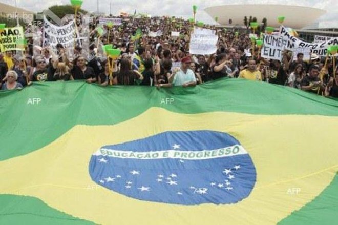Повече от 30 студенти бяха задържани при протести в Рио де Жанейро