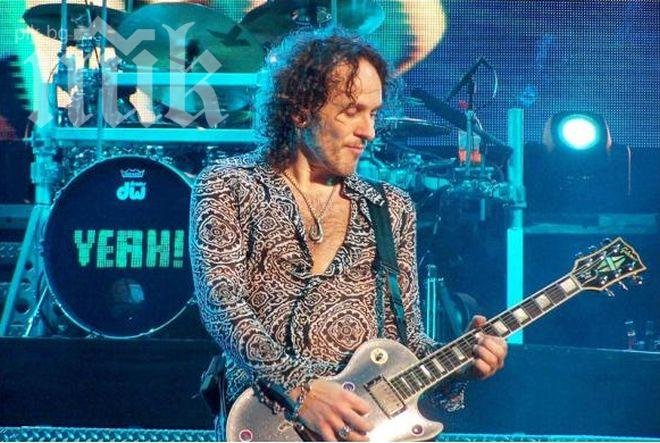 Китаристът на „Деф лепард“ е болен от рак, тръгва на турне
