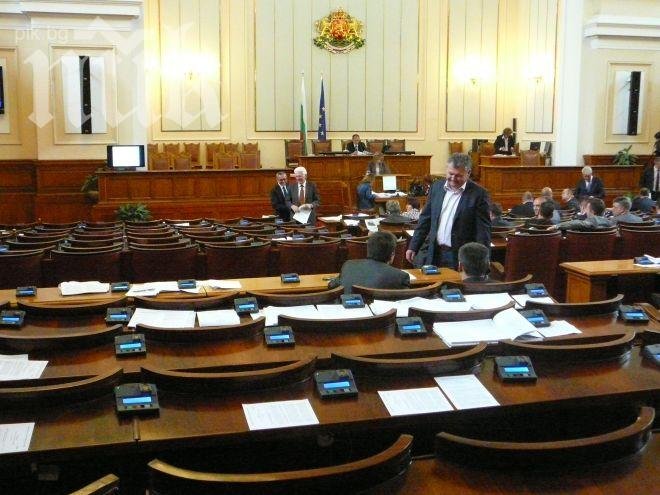 Депутатите пак ще летят гратис