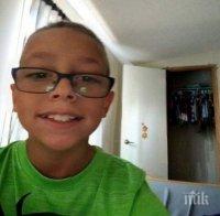 ЗЛОВЕЩО: Призрак си направи селфи с американско момче (СНИМКА)