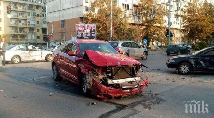 тежък инцидент коли помляха възлово кръстовище пловдив снимки