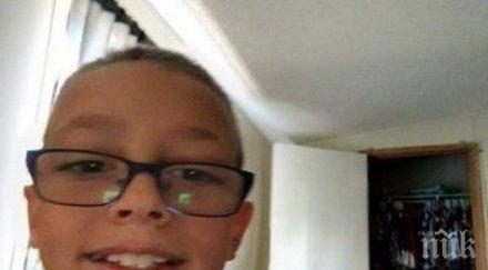 зловещо призрак направи селфи американско момче снимка