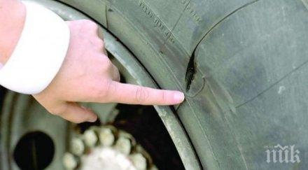 отмъстителна жена наряза гуми две коли враца