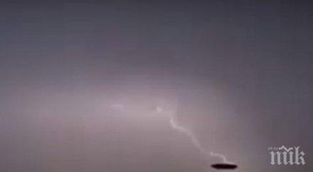 мълния изпепели една старите черкви сащ видео