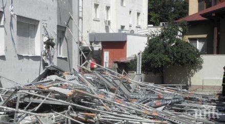 строително скеле рухна уби човек рани друг