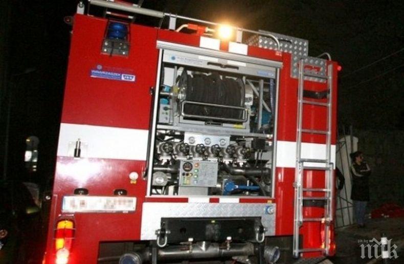 Пожар изпепели стопанска постройка в село Поповица. Няма пострадали