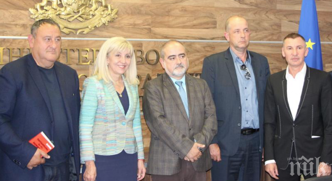 Петя Аврамова се срещна с ръководството на Камарата на строителите