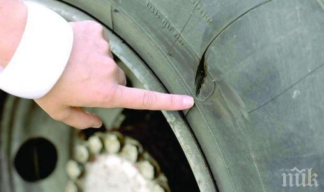 Отмъстителна жена наряза 6 гуми на две коли във Враца 