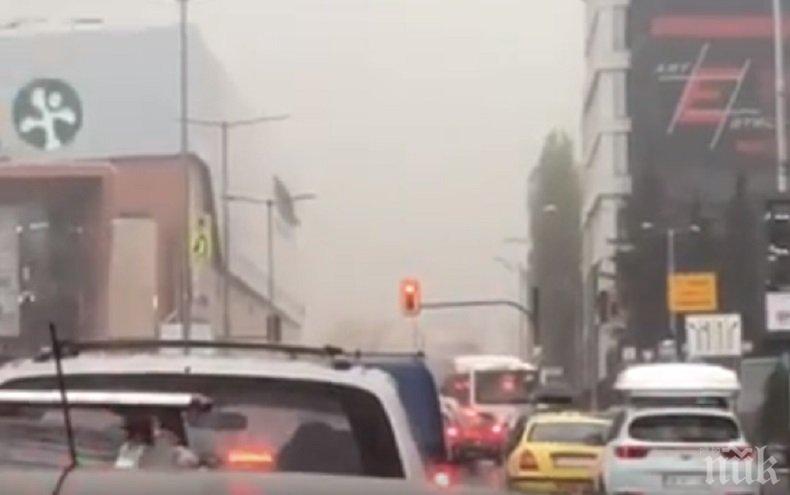 ПЪРВО В ПИК TV! Адски тапи блокираха София заради дъжда