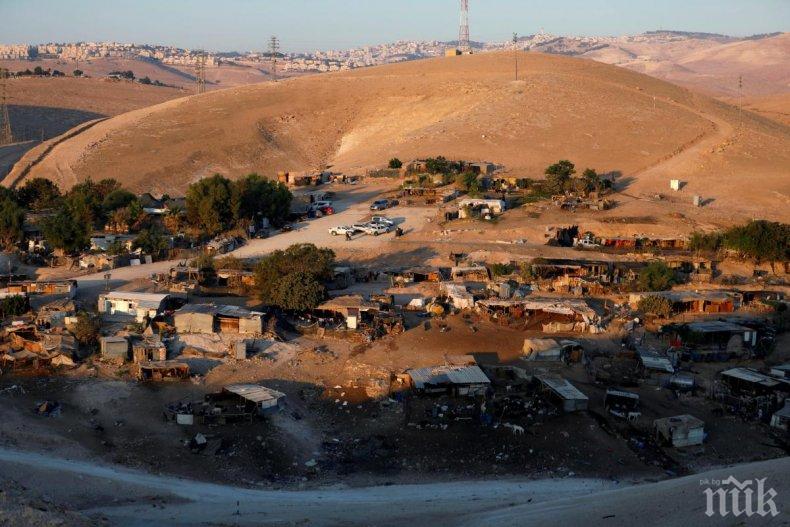 Израел отлага принудителното изселване на бедуинско село от Западния бряг