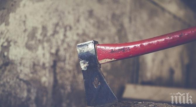 Мъж заплаши с брадва полицаи след семеен скандал