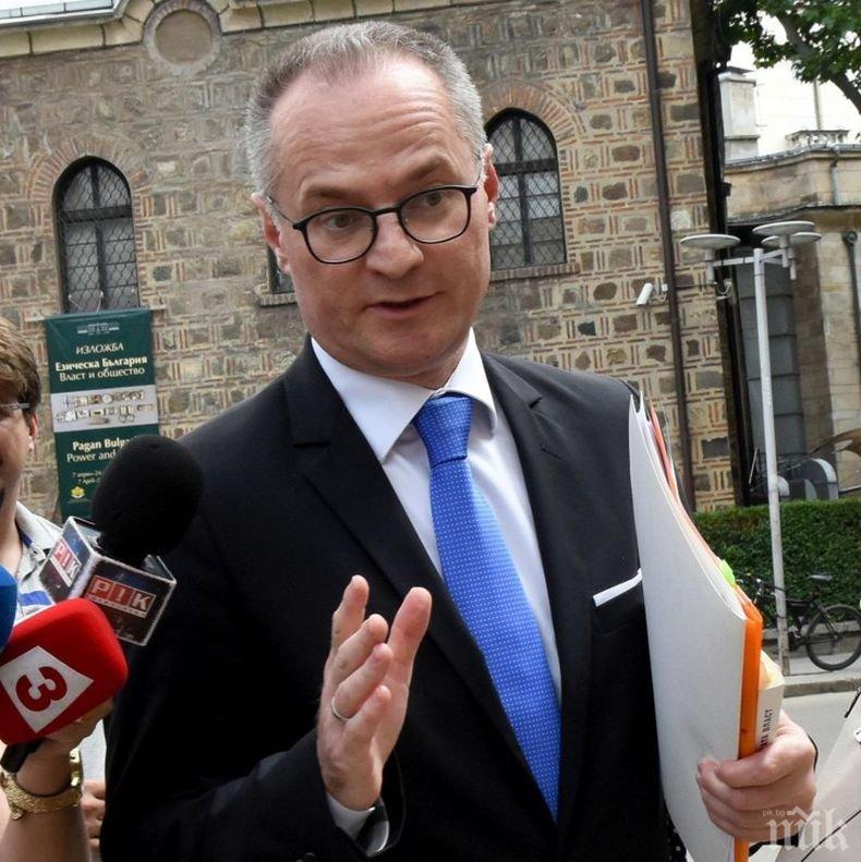 СКАНДАЛНО! Лозан Панов иска затвор за журналисти и граждани, ако критикуват работата на съда