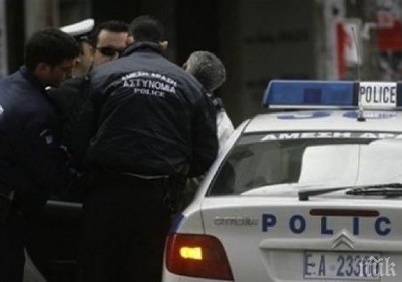 Атакуваха канадското посолство в Атина с чукове и боя