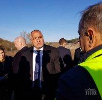 ПЪРВО В ПИК: Премиерът Борисов инспектира строителството на магистрала 