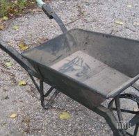 Братя обраха училище с ръчна количка