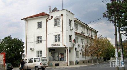 общинарите куклен отстраниха председателя пречел правилната политика