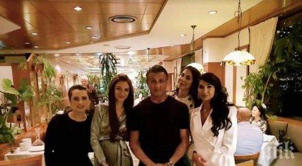 коледа дойде родата силвестър сталоун прати топъл дар америка снимки