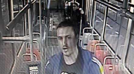 шок брутален маниак нападна момиче трамвай опита изнасили пътниците гледат видео