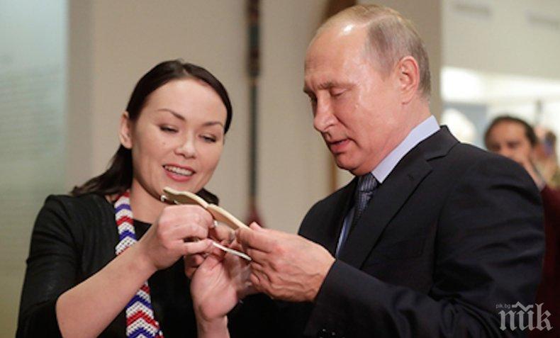 Подариха на Путин много полезна вещ за срещата му с Тръмп 