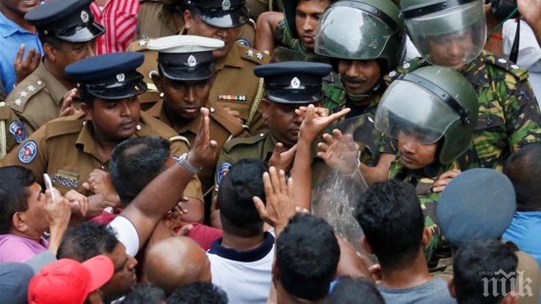 В Шри Ланка ескалира конституционалната криза, има убит