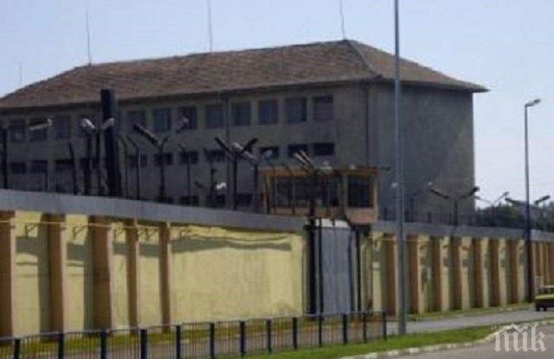 Тикнаха в затвора изнасилвач на 17-годишно момче