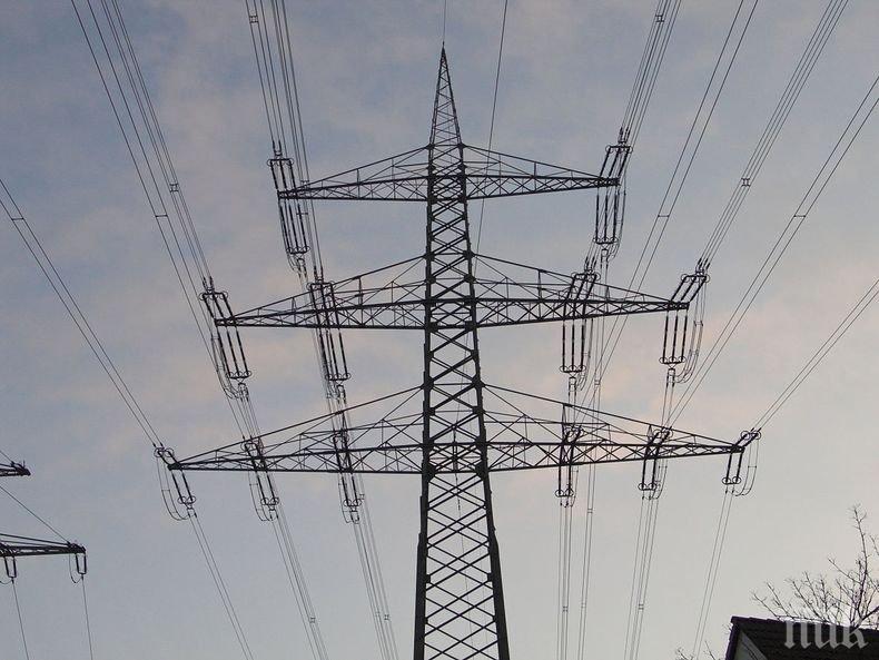 СТИХИЯ: Бурният вятър остави без ток над 40 села в Кърджалийско