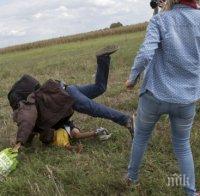 Оправдаха журналистката, ритала и спъвала мигранти в Унгария