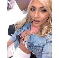 Мистериозно гадже глези Малкото Коте на Божинката (СНИМКА)