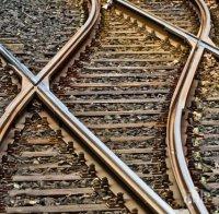 НА КОСЪМ: Джигит с Фолксваген падна на жп линията в Съединение