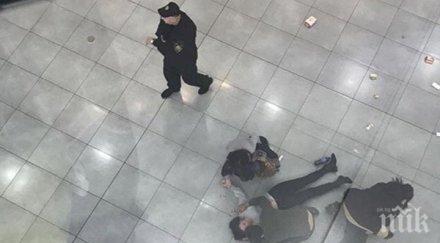 страшно нелепо жена почина политайки третия етаж мол докато правела селфи видео