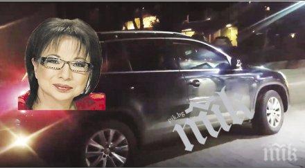 пик ретро цветанка ризова паркира мутреса водещата качва джипа тротоарите гази пешеходци папарашки снимки