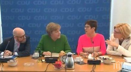 трима целят мястото меркел