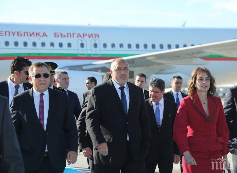 Премиерът Борисов кацна в Истанбул - посрещна го Надежда Нейнски (СНИМКИ)