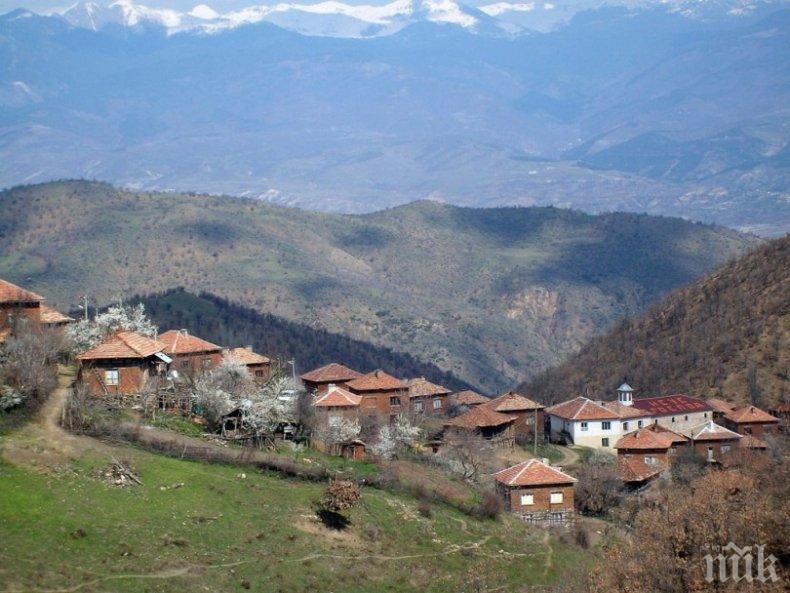 Пенсионерка от Петричко построи българската Света гора
