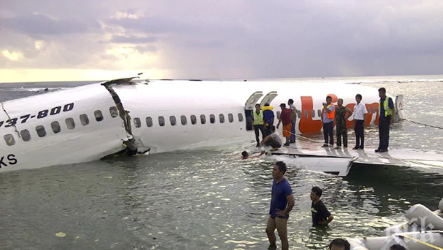 ИЗВЪНРЕДНО В ПИК: Изгубеният пътнически Боинг 737 се е разбил край Джакарта със 188 души на борда 