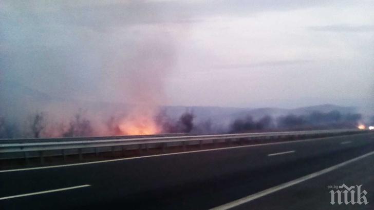 Пожар край Дупница задими магистрала Струма