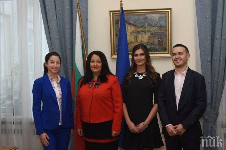 Студент от ВУЗФ стана министър за Българското европредседателство за един ден (СНИМКИ)