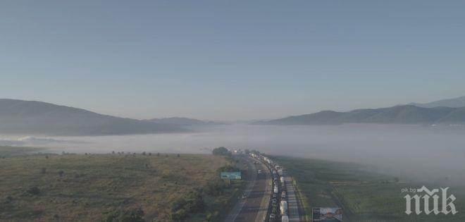 СИГНАЛ ДО ПИК: Гъст дим забули магистрала Тракия (СНИМКИ)