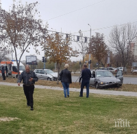 ТЕЖЪК ИНЦИДЕНТ: Две коли се помляха в Пловдив, едната се качи на тротоара и помете жена (СНИМКА)