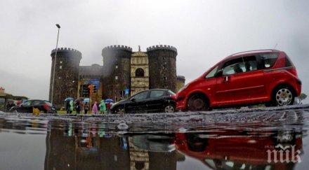 извънредно положение обявиха червен код островите сицилия сардиния заради лошото време