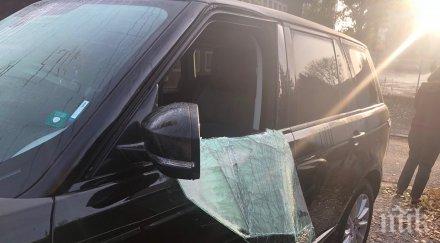 сигнал пик разбиват луксозни джипове рейндж ровър паркинга модния фитнес атама насред софия полицията разследва младен маринов неоткриваем предполагае