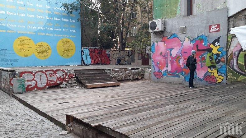 ДЕГРАДАЦИЯ: Малолетни се наливат с алкохол в Капана