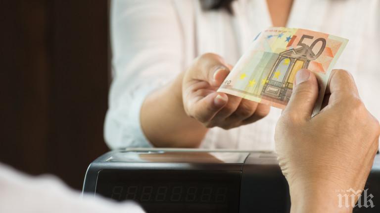 Гласуват доклада, който ще доведе до намаляване на таксите за банкови преводи в евро в България
