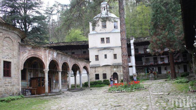 Троянският манастир подготвя книга с неизвестни досега факти и снимки